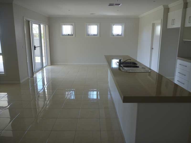 8 Bogong Crescent, Wagga Wagga NSW 2650