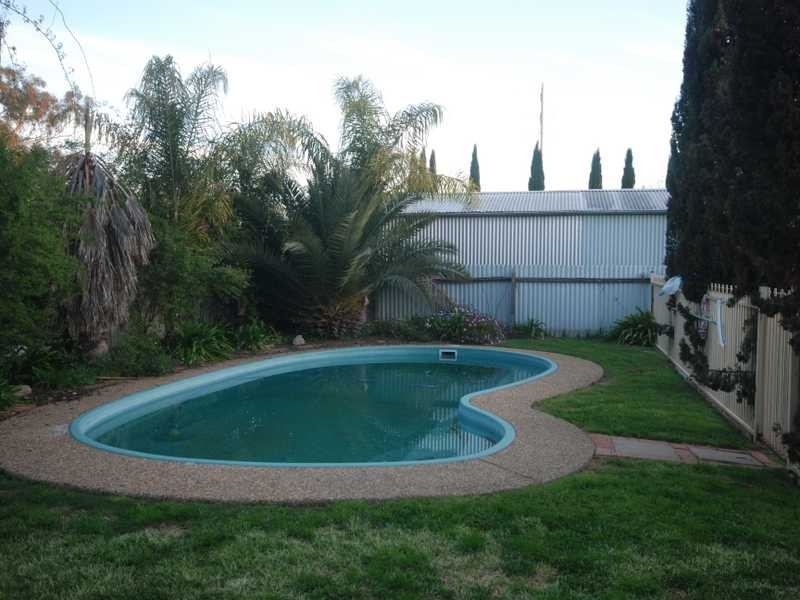 6 Karoom Drive, Glenfield Park NSW 2650