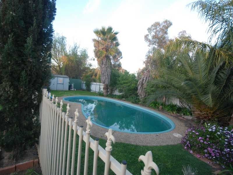 6 Karoom Drive, Glenfield Park NSW 2650