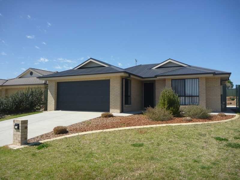 25 Melaleuca Drive, Forest Hill NSW 2651