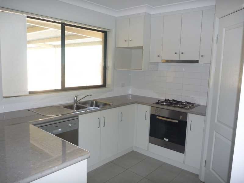 25 Melaleuca Drive, Forest Hill NSW 2651