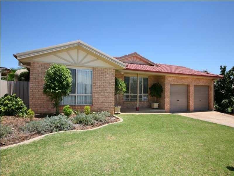 2 Titanga Place, Bourkelands NSW 2650