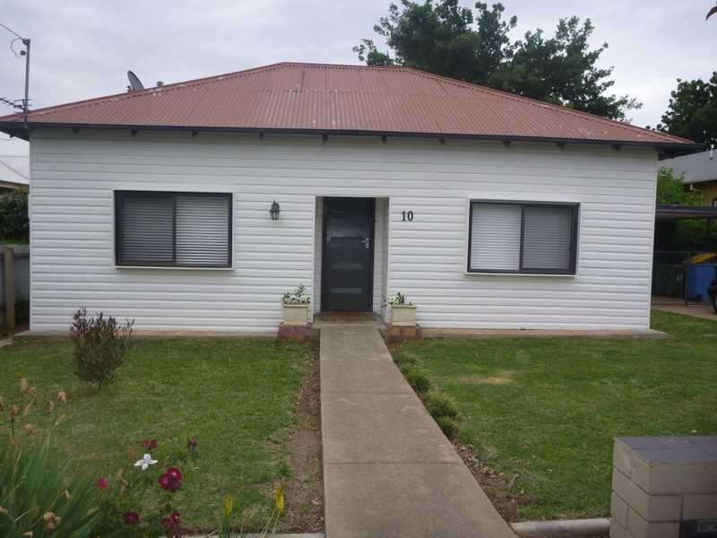 10 Turner Street, Turvey Park NSW 2650