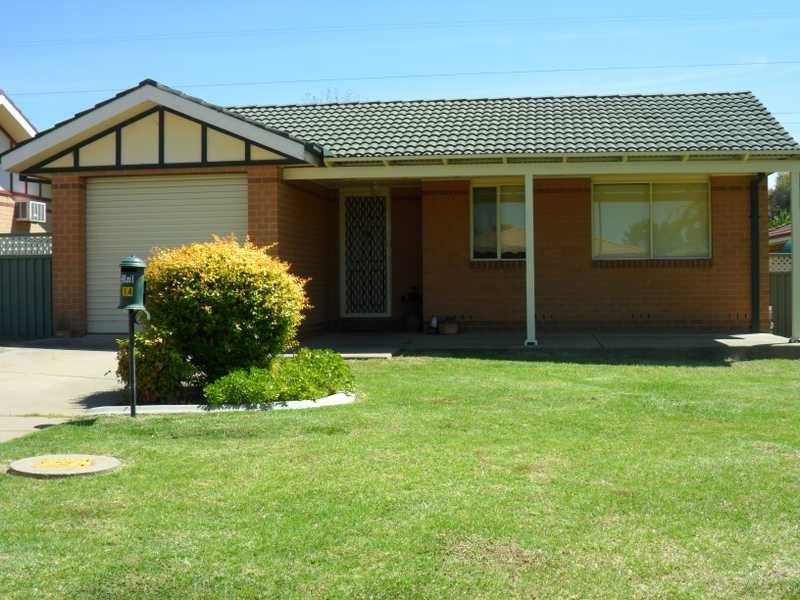 14 Girraween Mews, Glenfield Park NSW 2650