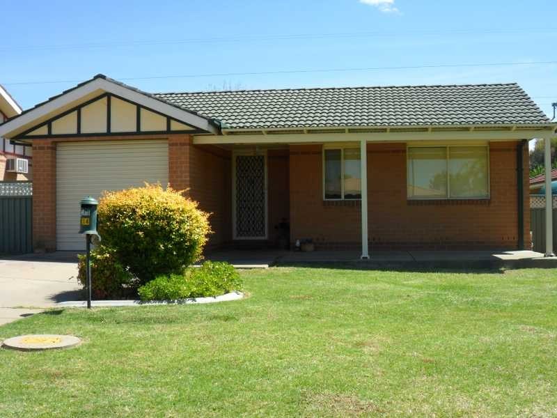 14 Girraween Mews, Glenfield Park NSW 2650