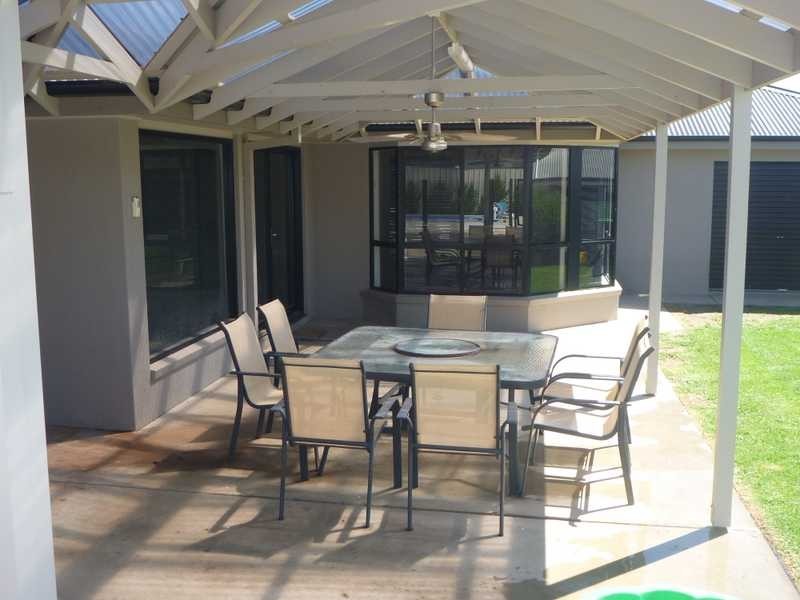 10 Cowan Place, Lloyd NSW 2650