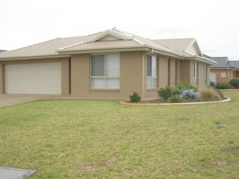 13 Ulandra Place, Estella NSW 2650