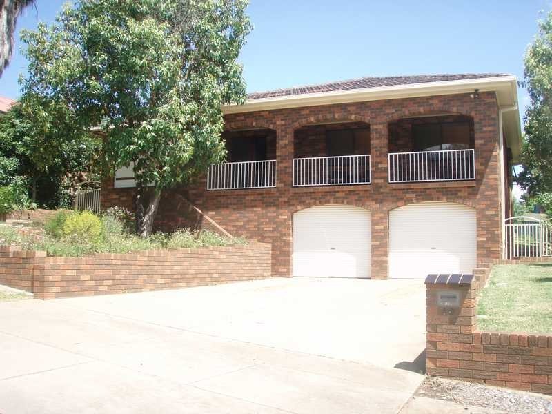 10 McCoullough Drive, Wagga Wagga NSW 2650