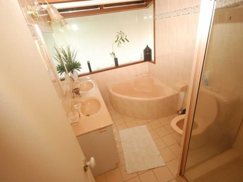 53 Dalkeith Ave, Lake Albert NSW 2650