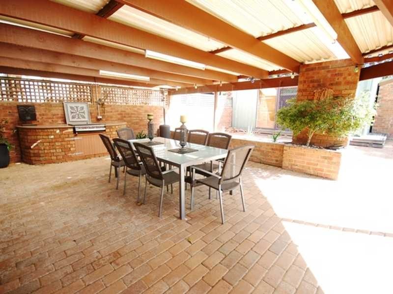 53 Dalkeith Ave, Lake Albert NSW 2650