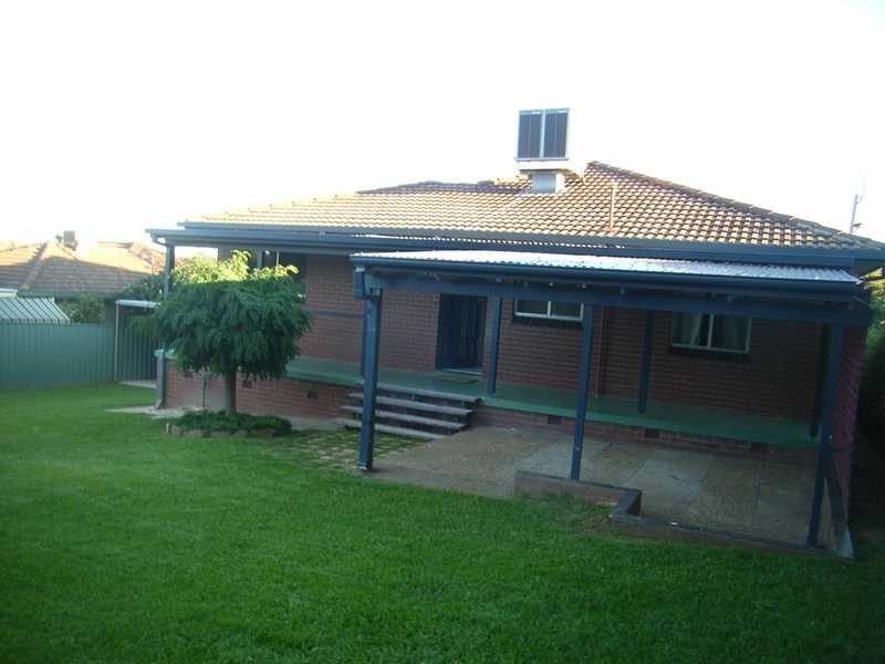 73 Redhill Road, Kooringal NSW 2650