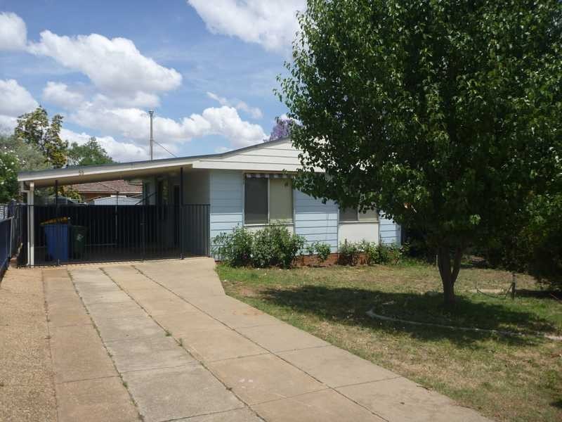 55 Phillip Avenue, Mount Austin NSW 2650