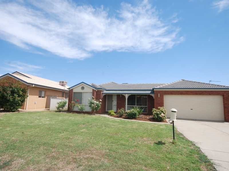 81 Yentoo Drive, Glenfield Park NSW 2650