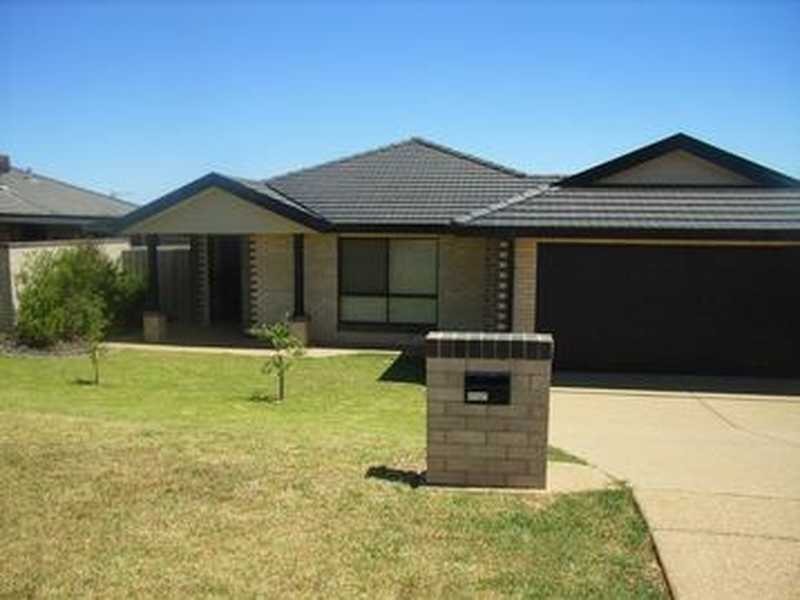 2/2 Deakin Avenue, Wagga Wagga NSW 2650