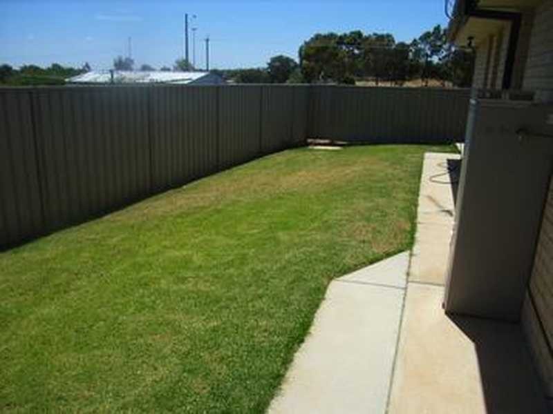 2/2 Deakin Avenue, Wagga Wagga NSW 2650