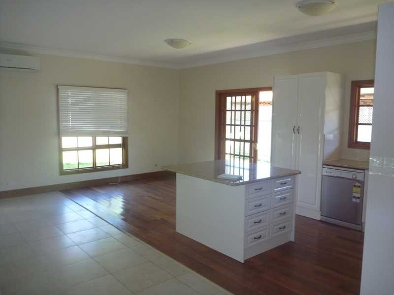 2/17 Craft Street, Lake Albert NSW 2650