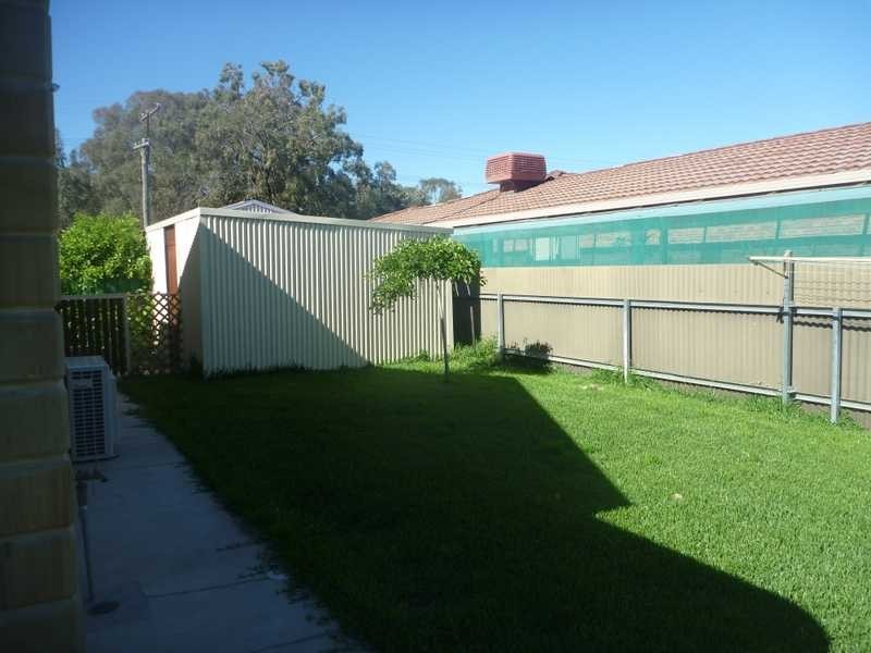 2/17 Craft Street, Lake Albert NSW 2650