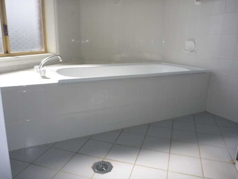 19 Brooklyn Drive, Bourkelands NSW 2650