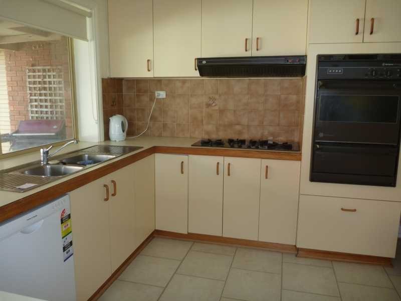 19 Brooklyn Drive, Bourkelands NSW 2650