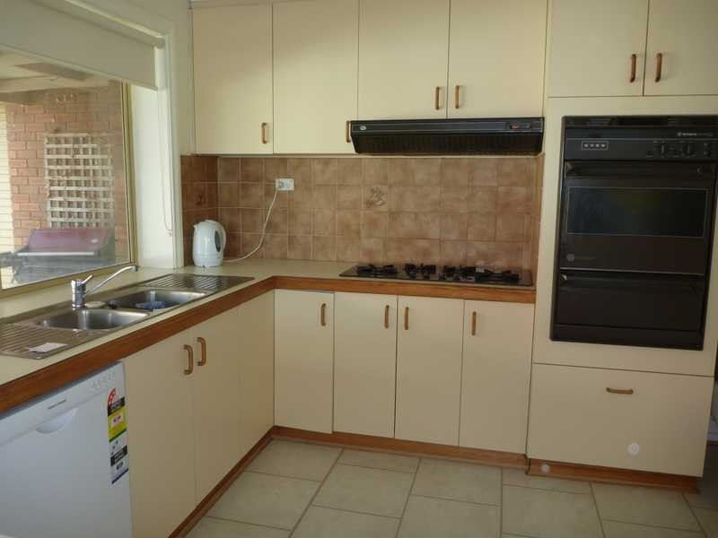 19 Brooklyn Drive, Bourkelands NSW 2650