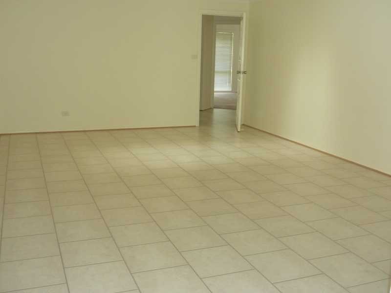 19 Brooklyn Drive, Bourkelands NSW 2650