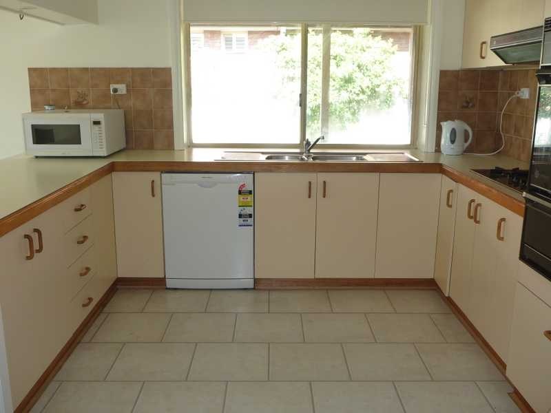 19 Brooklyn Drive, Bourkelands NSW 2650