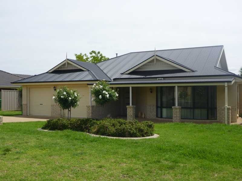 74 Paldi Cresent, Glenfield Park NSW 2650