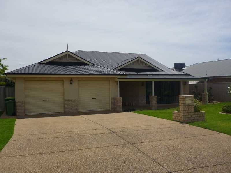 74 Paldi Cresent, Glenfield Park NSW 2650