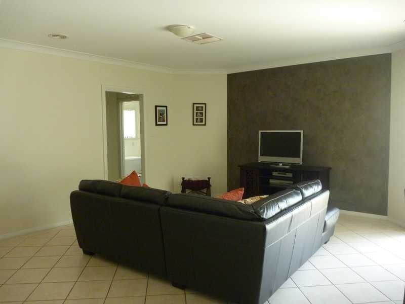 74 Paldi Cresent, Glenfield Park NSW 2650