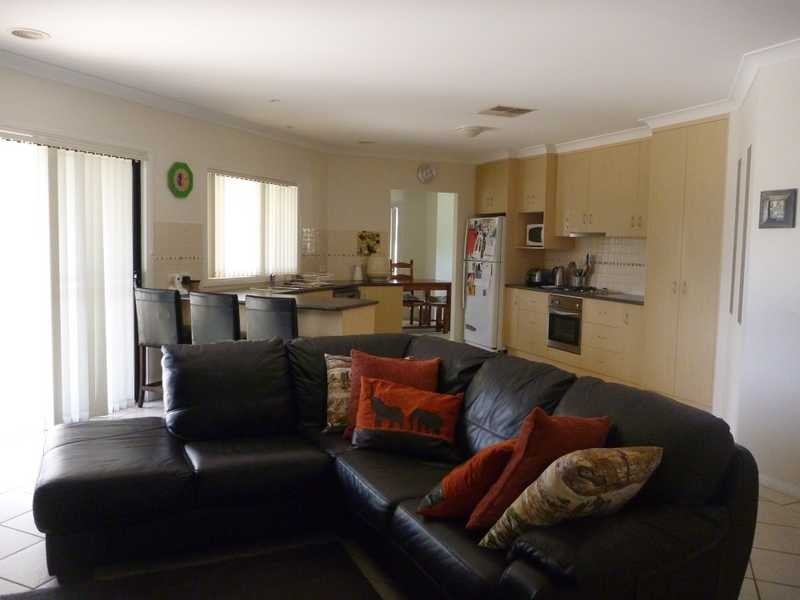 74 Paldi Cresent, Glenfield Park NSW 2650