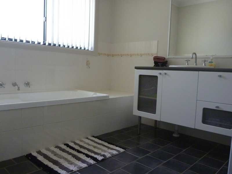 74 Paldi Cresent, Glenfield Park NSW 2650