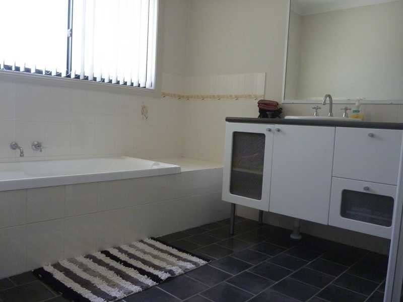 74 Paldi Cresent, Glenfield Park NSW 2650