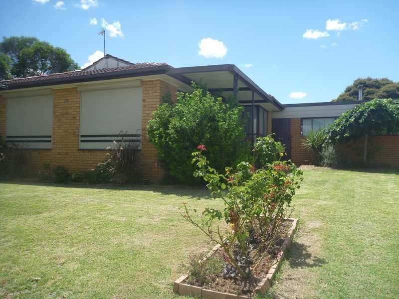 27 Malaya Drive, Tolland NSW 2650