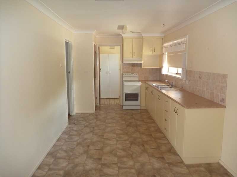 27 Malaya Drive, Tolland NSW 2650
