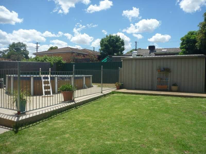 27 Malaya Drive, Tolland NSW 2650