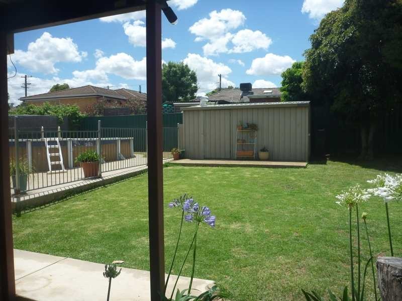 27 Malaya Drive, Tolland NSW 2650