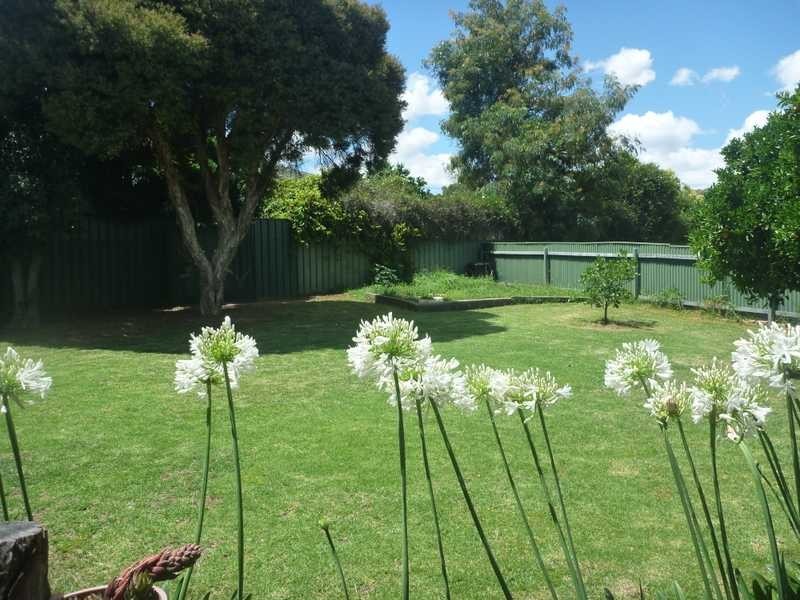27 Malaya Drive, Tolland NSW 2650