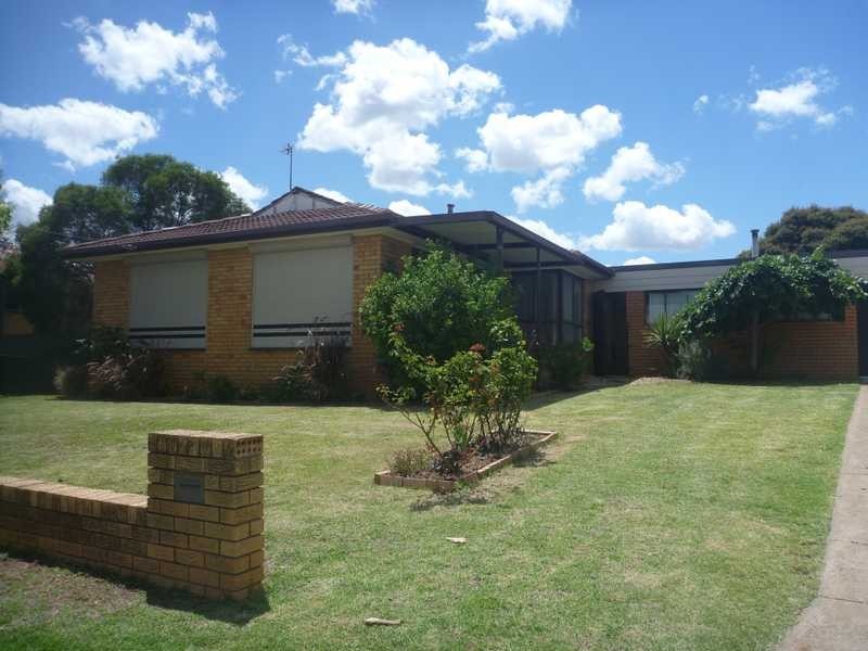 27 Malaya Drive, Tolland NSW 2650