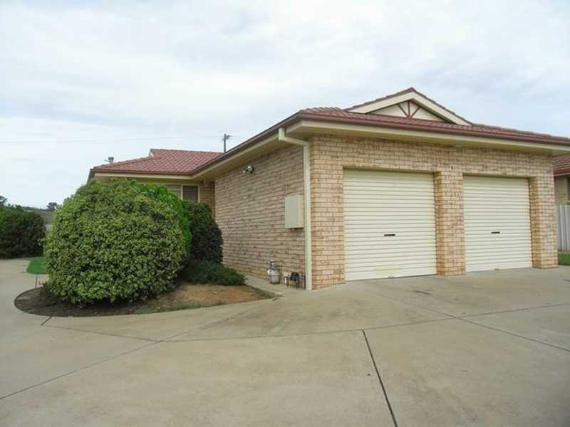 2/23 Kirrang Ave, Glenfield Park NSW 2650