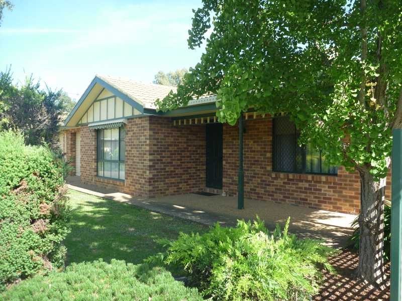 1/3 Travers Street, Wagga Wagga NSW 2650