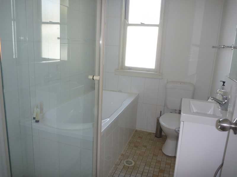 8 Madang Street, Ashmont NSW 2650