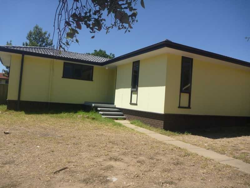 11 Oliver Place, Tolland NSW 2650