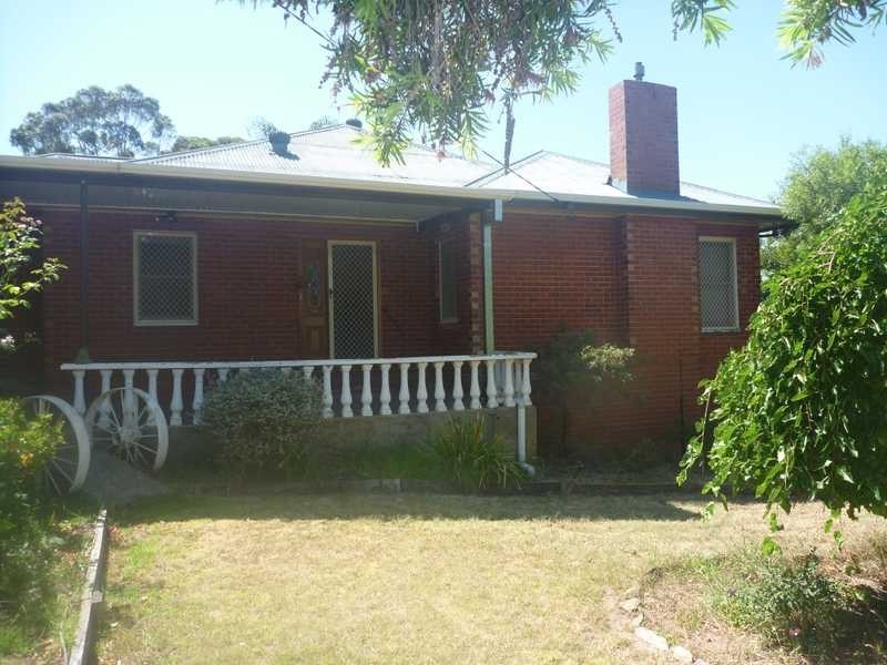 105 Macleay Street, Turvey Park NSW 2650