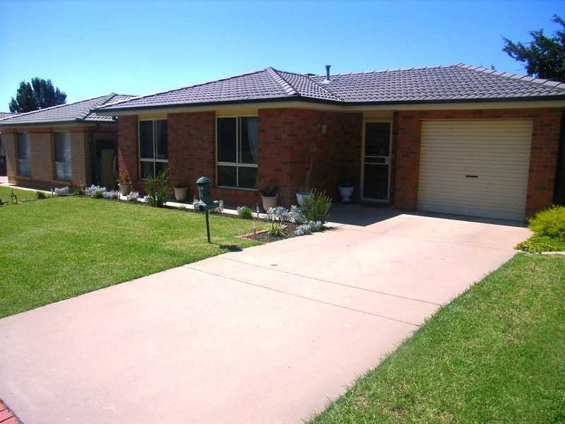 27 Girraween Mews, Wagga Wagga NSW 2650