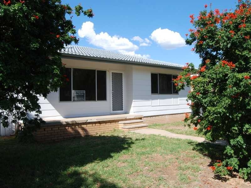 12 Dennis Crescent, Tolland NSW 2650