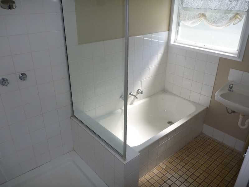 12 Dennis Crescent, Tolland NSW 2650