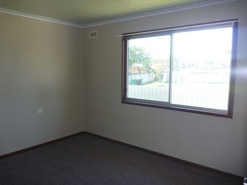 12 Dennis Crescent, Tolland NSW 2650