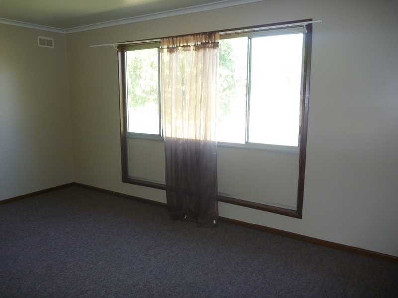 12 Dennis Crescent, Tolland NSW 2650