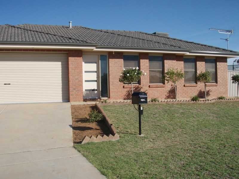 1 Birri Place, Glenfield Park NSW 2650