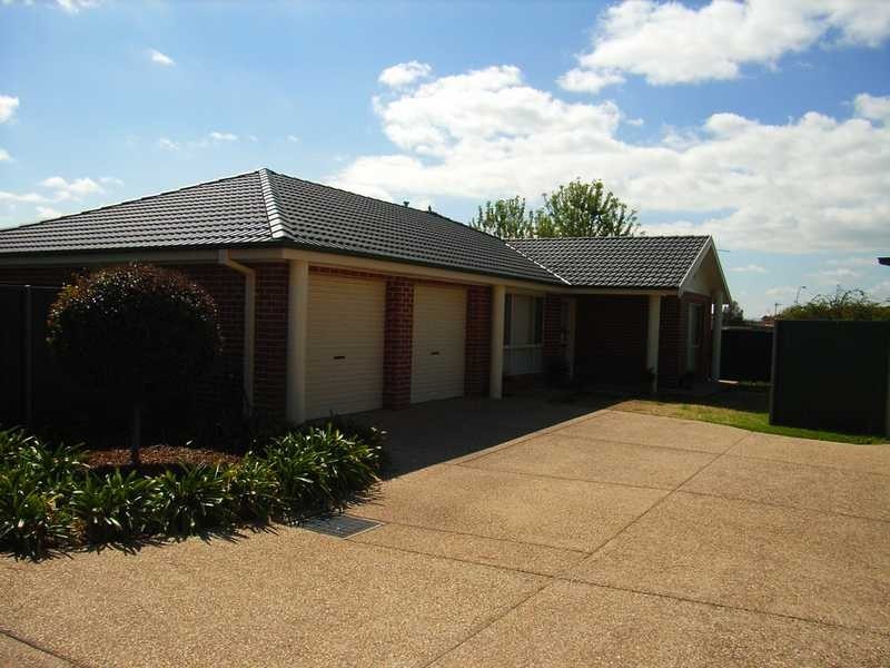 2/21 Yentoo Drive, Glenfield Park NSW 2650